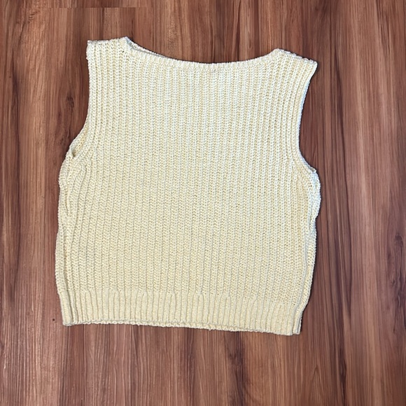 A&F Knit Sleeveless Sweater - Picture 3 of 3